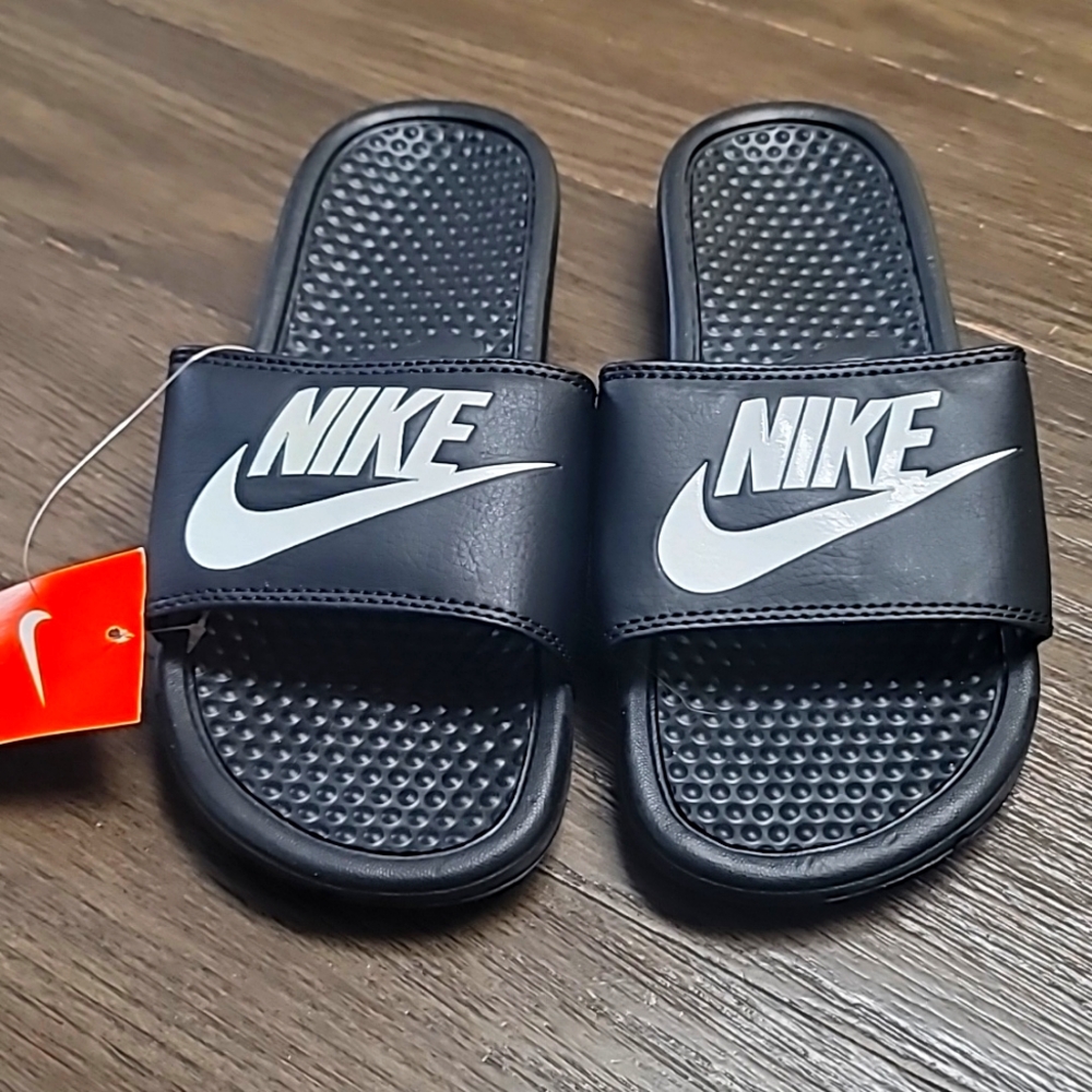 🎉New🎉 Womens Nike Slides - Sandals